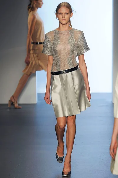 Look 25